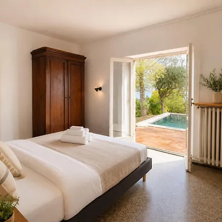 Villa Provençale Authentique Front De Piscine Et Privée *